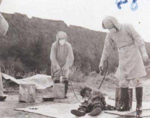 Prueba bacteriológica de prevención de plagas dirigida por la Unidad 731 en Nong'an Condado, noreste de China (1940). Desconocido | Wikimedia