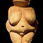 270px-Venus_of_Willendorf_frontview_retouched_2