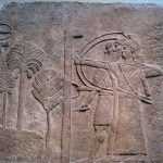 Anexo VI. Portaecudo y arquero en un bajorrelieve del palacio central de Tiglat-Pileser III en Nimrud, 728 a.C.