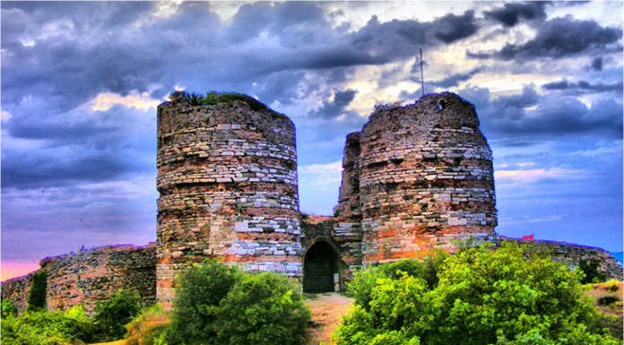 Castillo de Yoros, construcción bizantina del s.XIII para proteger el estrecho del Bósforo.