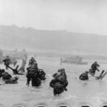 Asalto a la playa Omaha durante el Día D, 6 de junio de 1944. Robert Capa